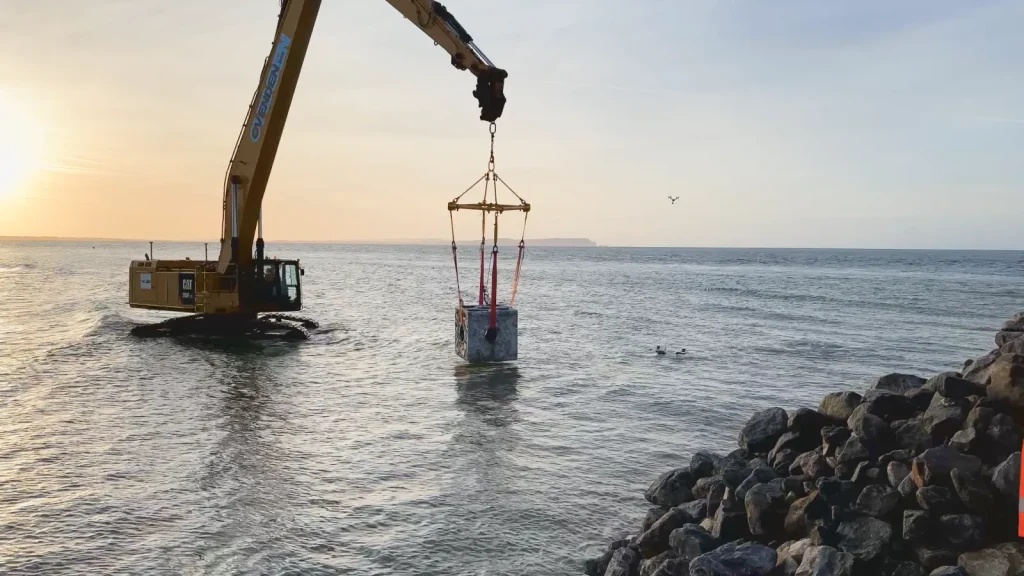 Hengistbury-head-BCP-council-costal-defence-crane